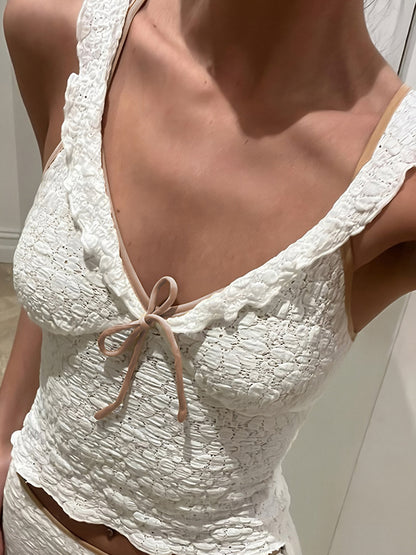 Tatlı Fiyonk Detaylı Askılı Bluz