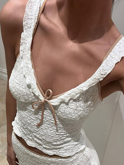 Tatlı Fiyonk Detaylı Askılı Bluz
