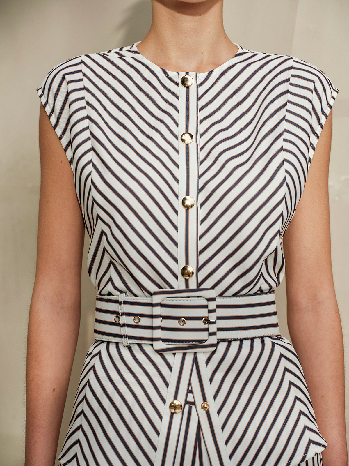 Kemerli, Çizgili Metal Yuvarlak Yakalı Gömlek