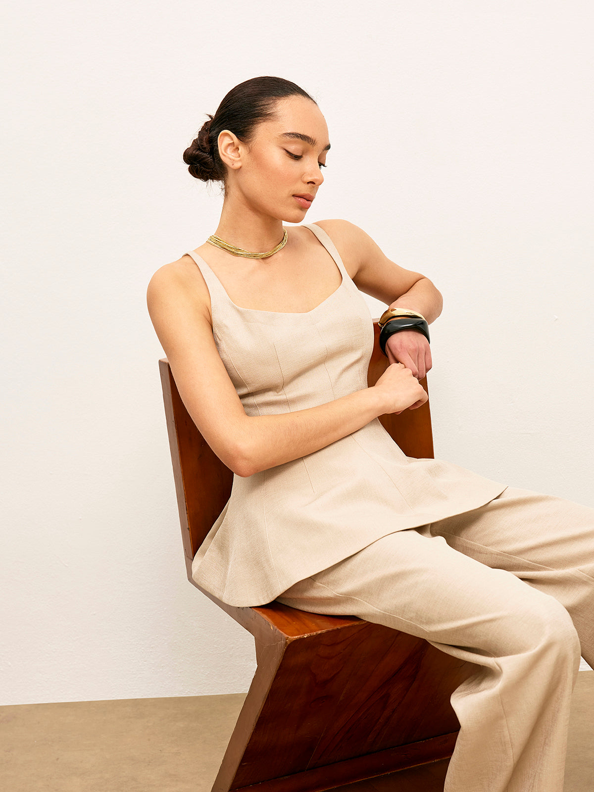 Arkadan Fermuarlı Peplum Detaylı Bluz