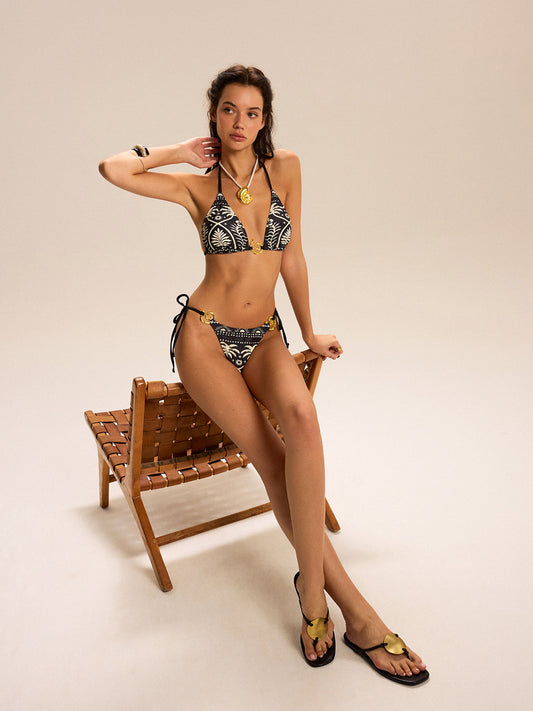 Altın Detaylı Yüzüklerle Süslenmiş Baskılı Bikini Takımı