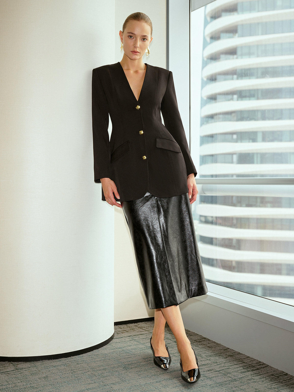 V Yakalı Metal Düğmeli Blazer Ceket