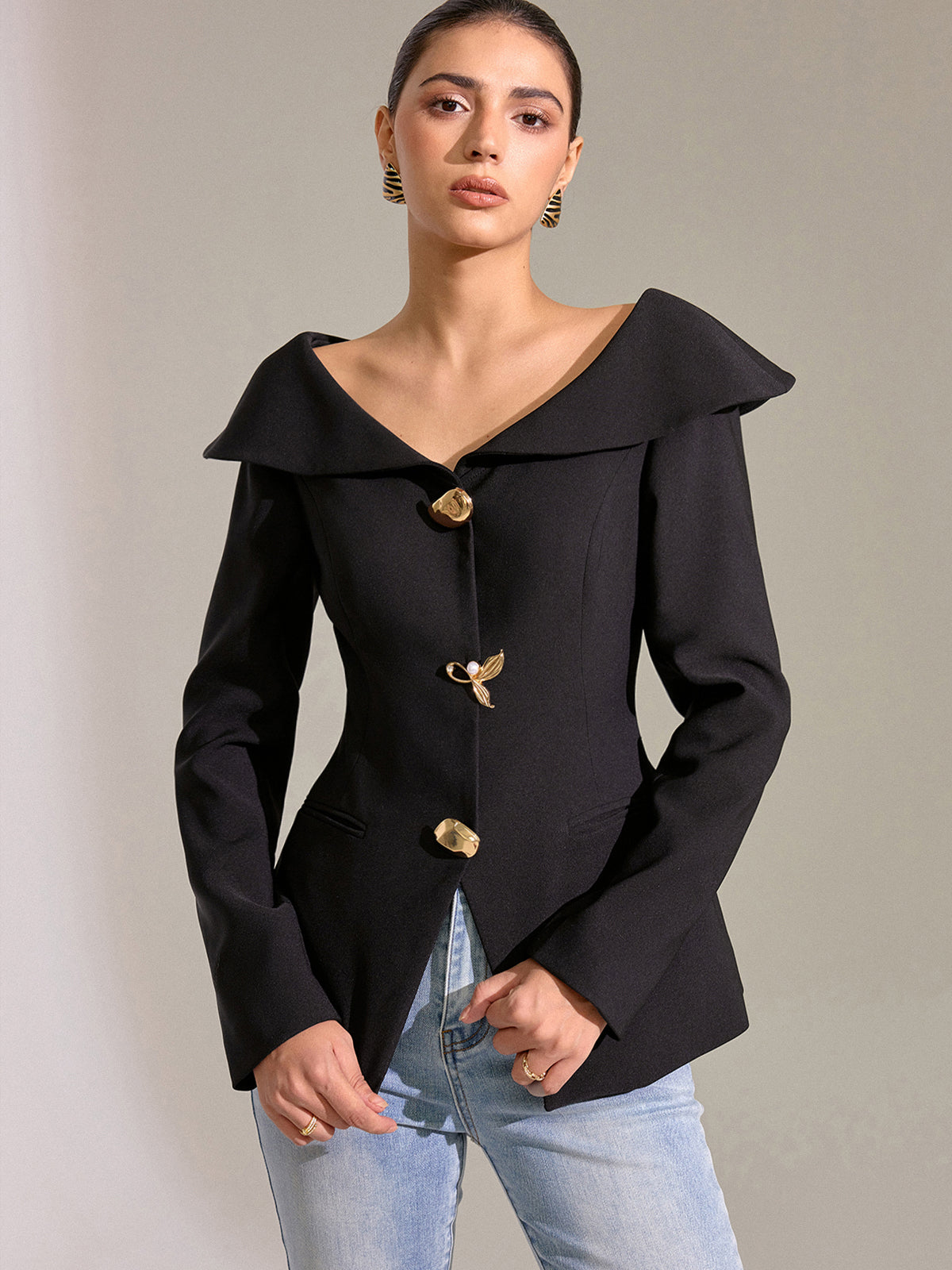 Geniş Yakalı Omuzları Açık Blazer Ceket