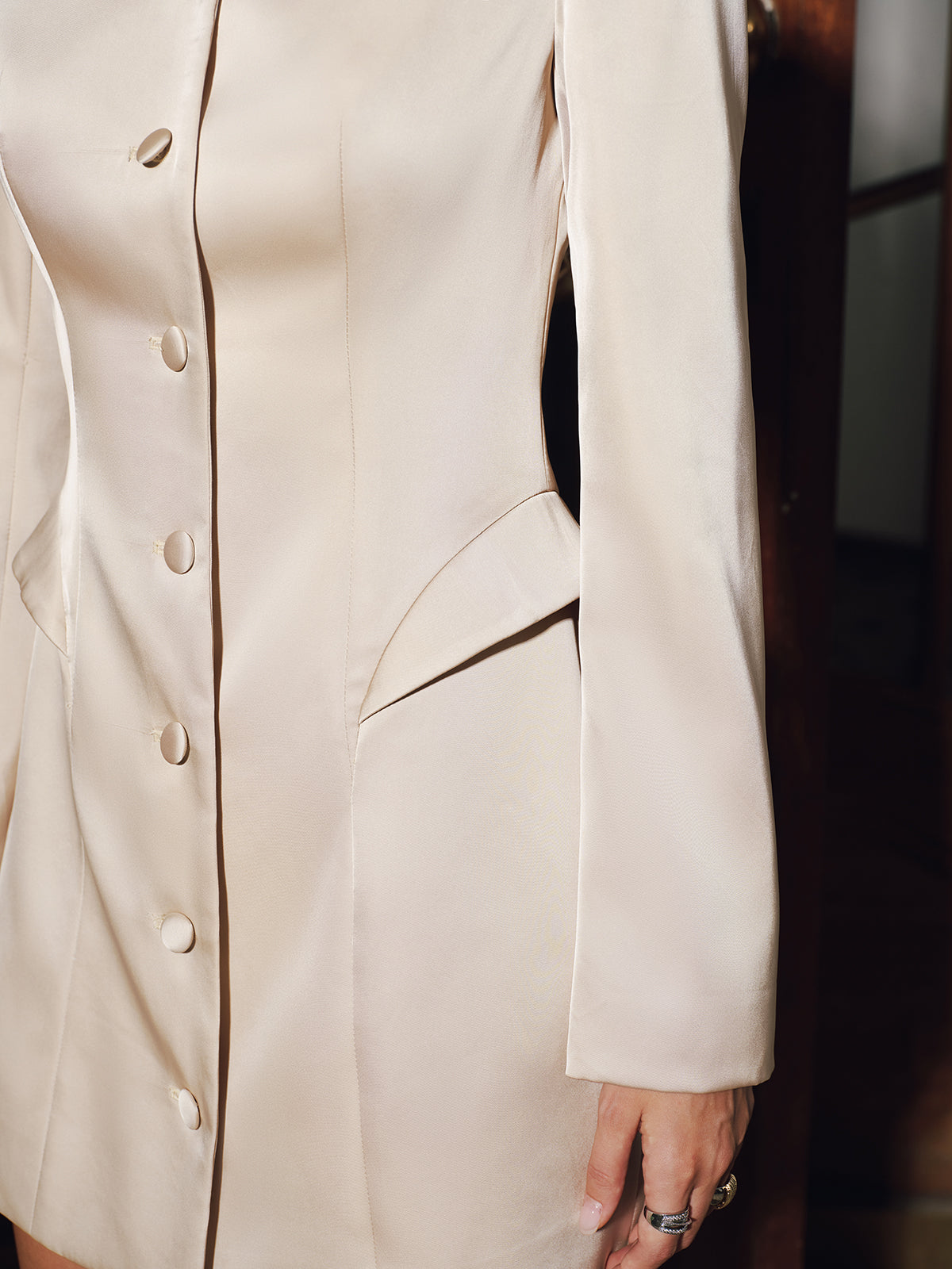 Önü Düğmeli Saten Mini Blazer Elbise