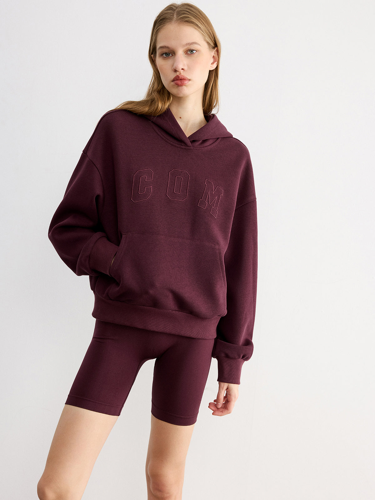 Harf İşlemeli Bol Kesim Kapüşonlu Sweatshirt