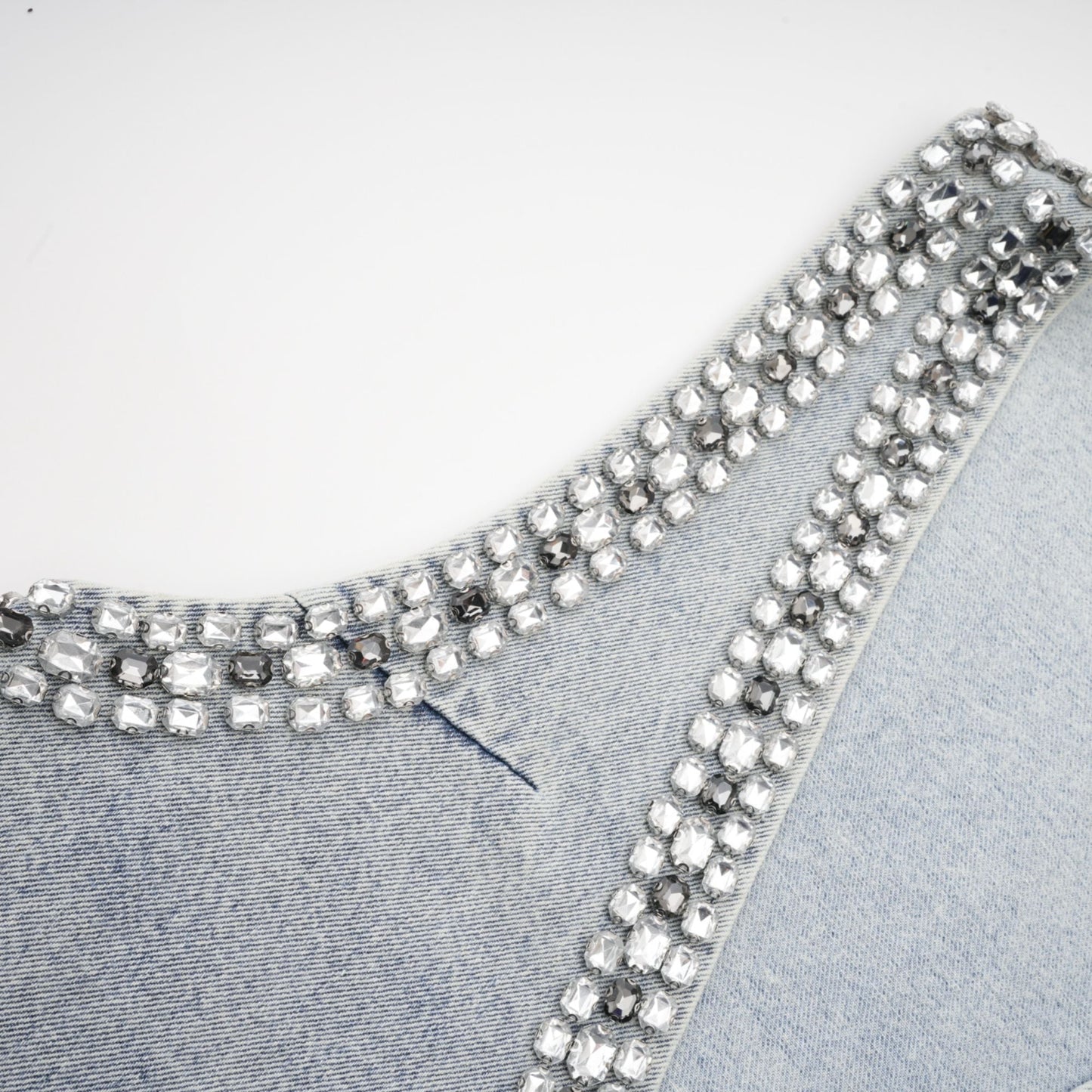 Daphné Mavi Kristal Detaylı Kolsuz Denim Mini Elbise